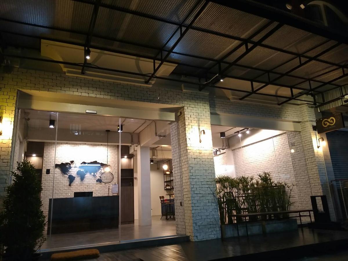 Natee Hostel Bangkok Exterior photo